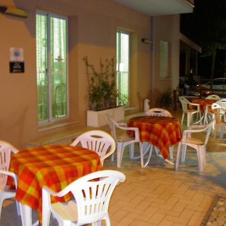 Hotel Ivette Rimini Esterno foto